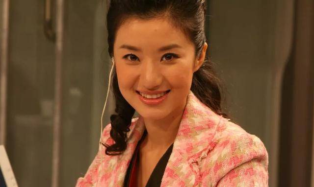 
玉人主持冀玉华 一结业就被央视正式任命 如今41岁了还是独身‘米乐M6官方入口’(图14)